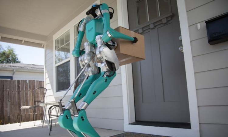 Ford's delivery robot walks like a human